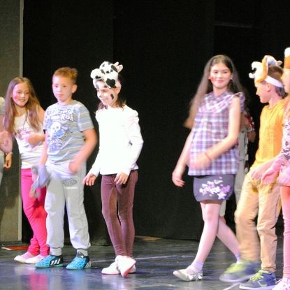 Nastup amaterske dramske grupe „Vrapci“ na 15. Internacionalnom pozorišnom festivalu u Osijeku